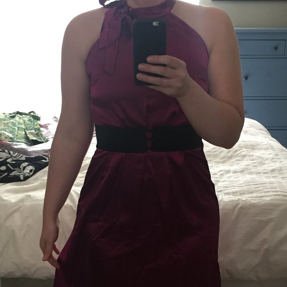 Satin dress with belt - Picture 3 of 7